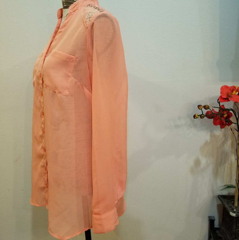 Womans button down blouse - Picture 5 of 8